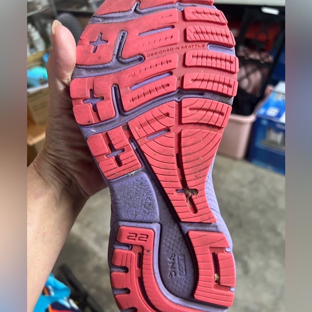 Brooks Adrenaline GTS 22 Women's Running Shoes - Cream and Purple - Picture 11 of 11